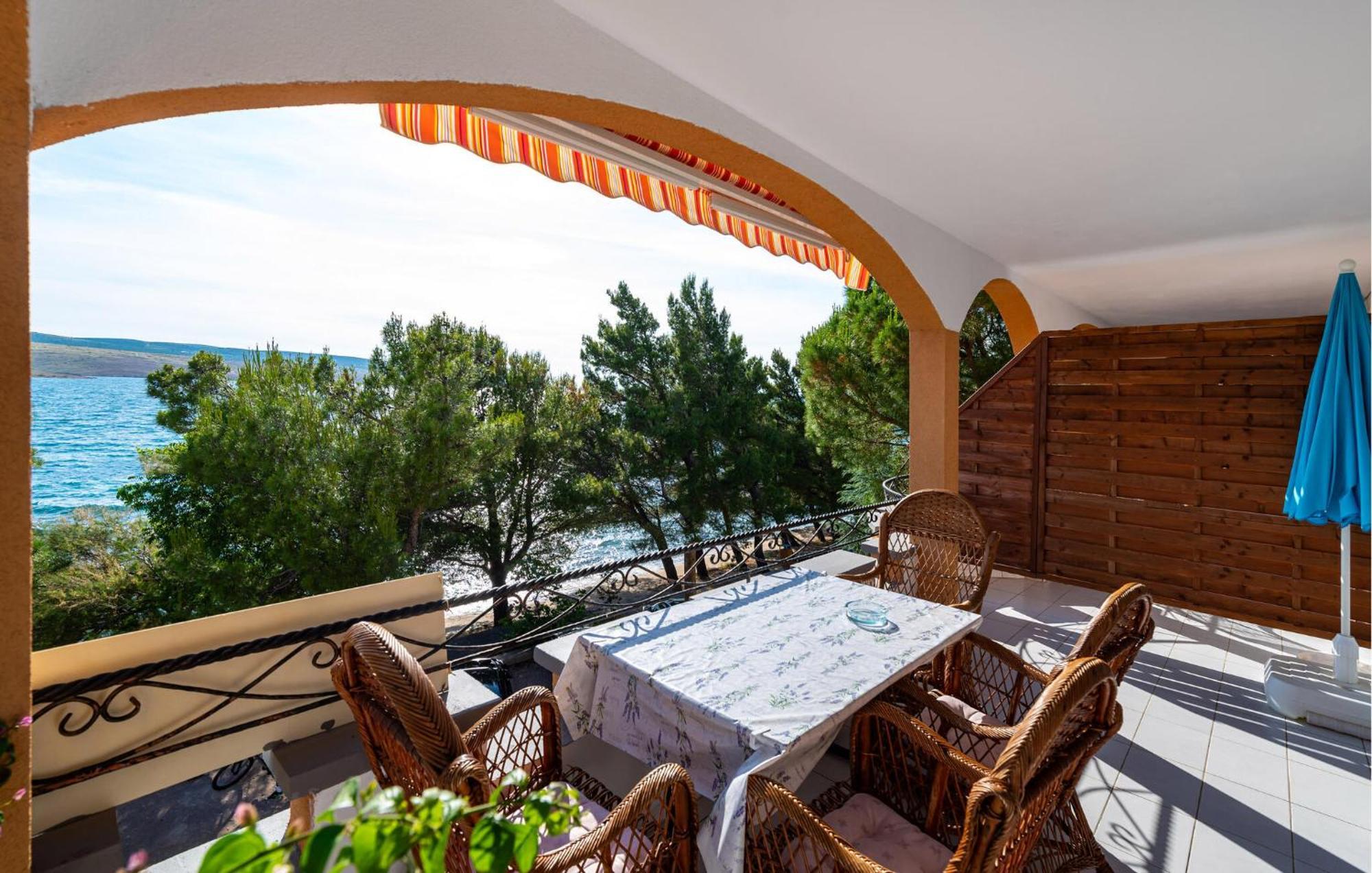 Front In Apartment Rovanjska